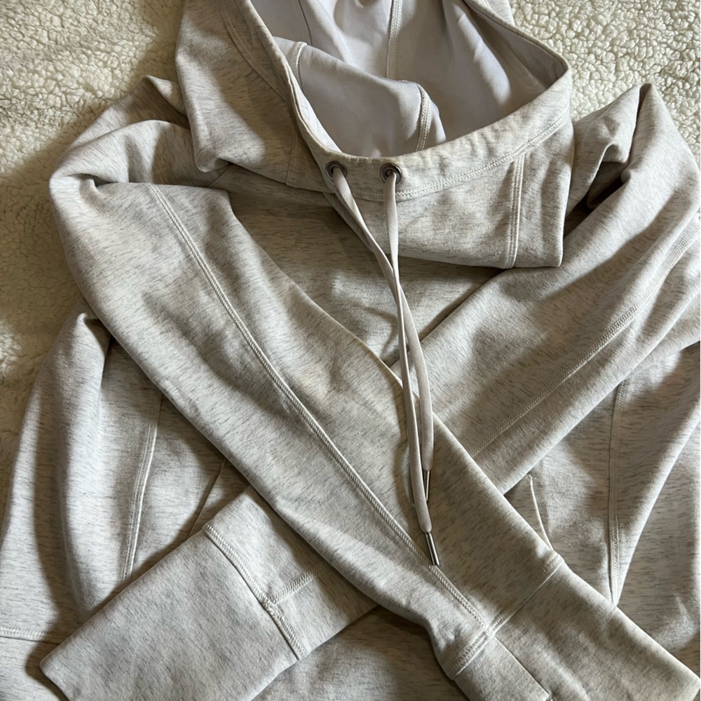 Textured Heather Grey Athleta Sweatshirt with thumb holes